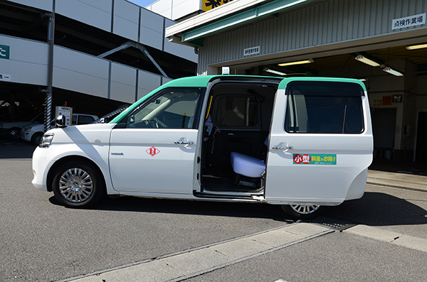 広いスライドドア